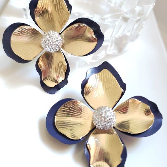 New! Zara Floral Post Back Earrings - Picture 3 of 11